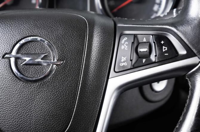 Opel Astra J Рестайлинг с пробегом 2012 года, цена 799 000 рублей, 201000 км, седан, Автокод Объявления