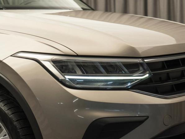 Volkswagen Tiguan II Рестайлинг с пробегом 2021 года, цена 1 990 000 рублей, 154877 км, внедорожник, Автокод Объявления