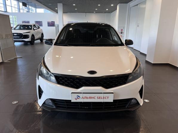Kia Rio IV Рестайлинг с пробегом 2021 года, цена 1 550 000 рублей, 136989 км, седан, Автокод Объявления
