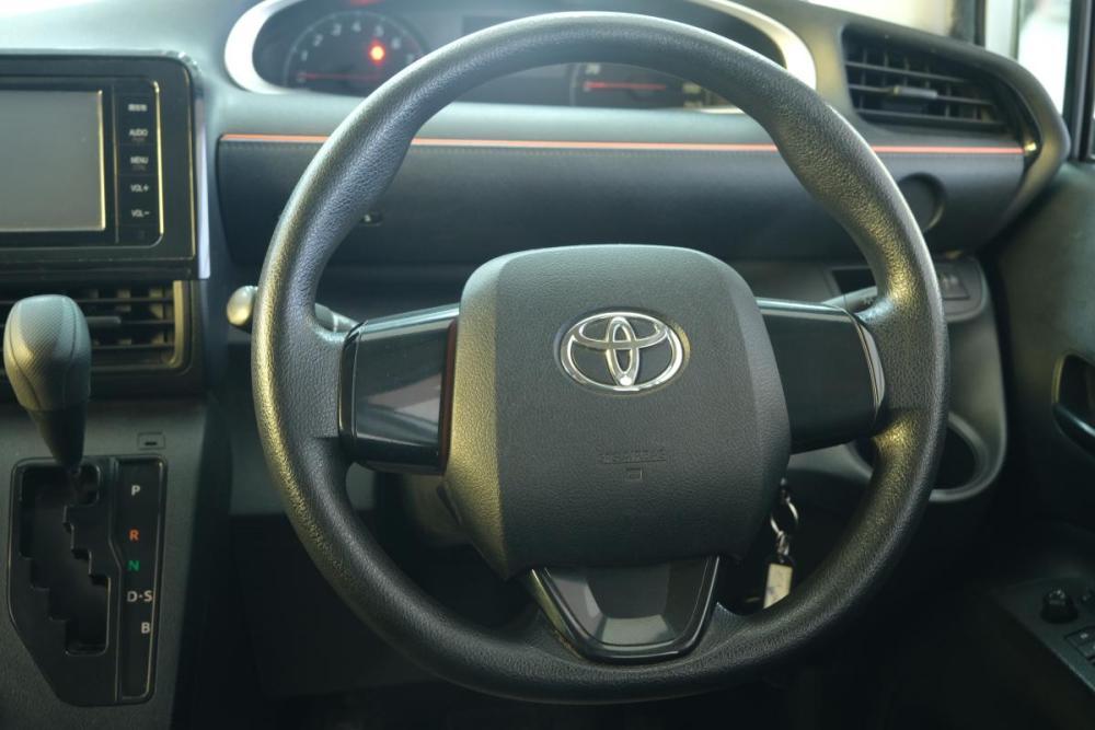Toyota Sienta II Омск  - изображение 11