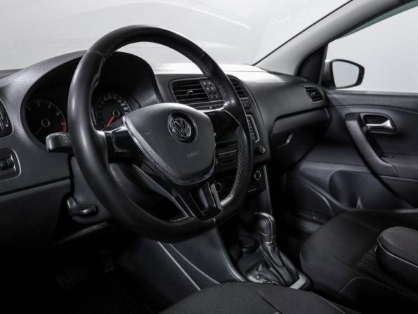 Volkswagen Polo V Рестайлинг с пробегом 2017 года, цена 1 249 000 рублей, 132940 км, седан, Автокод Объявления