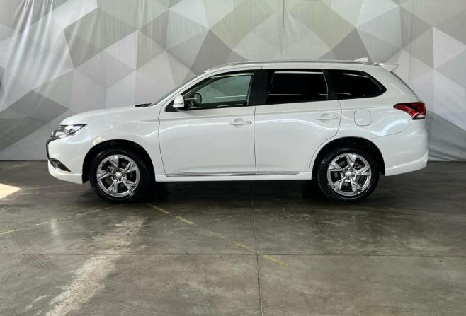 Mitsubishi Outlander III Рестайлинг 3 с пробегом 2022 года, цена 2 500 000 рублей, 59257 км, внедорожник, Автокод Объявления