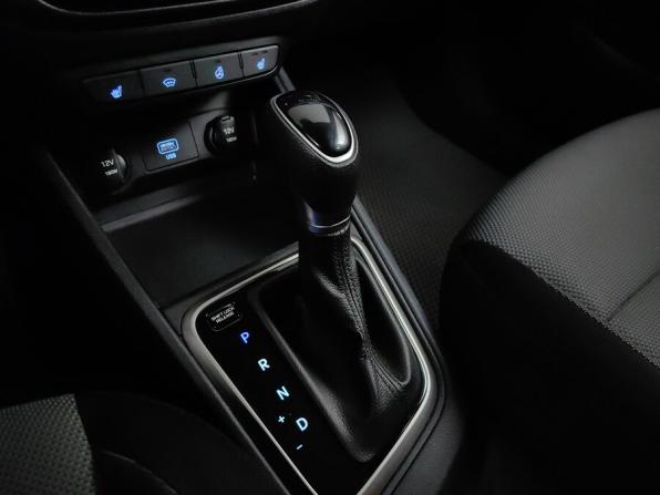Hyundai Solaris II с пробегом 2019 года, цена 985 000 рублей, 240000 км, седан, Автокод Объявления