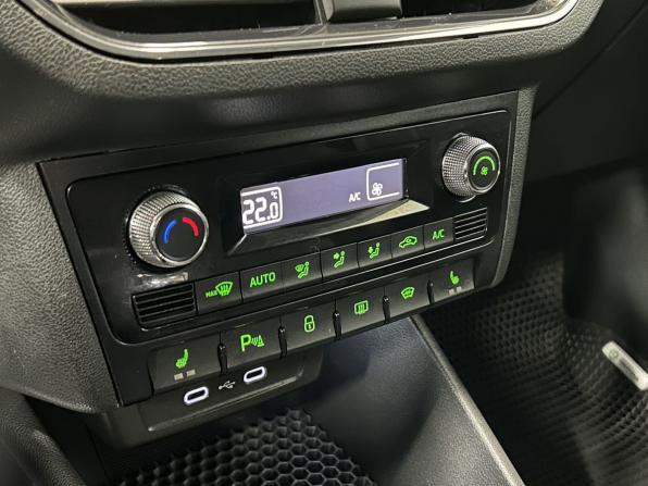 Skoda Rapid II с пробегом 2021 года, цена 910 000 рублей, 101102 км, лифтбек, Автокод Объявления