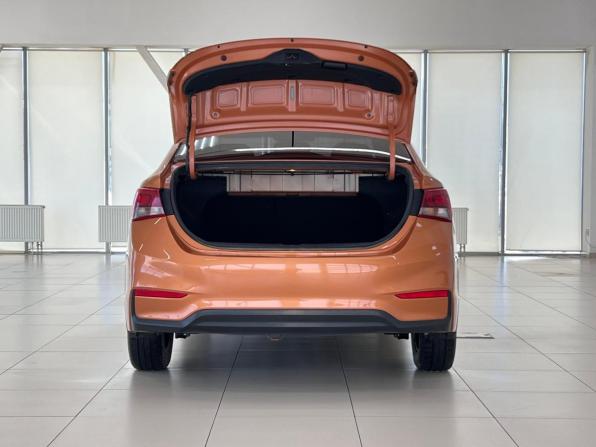 Hyundai Solaris II с пробегом 2018 года, цена 1 310 000 рублей, 153434 км, седан, Автокод Объявления