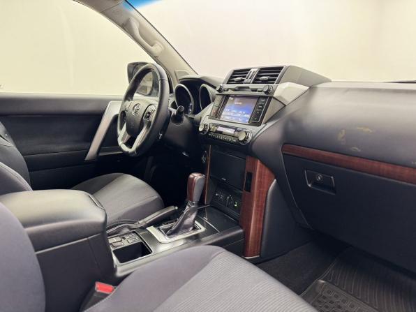 Toyota Land Cruiser Prado 150 Series Рестайлинг 1 с пробегом 2016 года, цена 3 965 000 рублей, 193343 км, внедорожник, Автокод Объявления