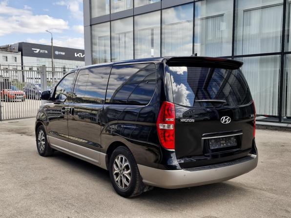 Hyundai H-1 II Рестайлинг 2 с пробегом 2019 года, цена 3 159 000 рублей, 97017 км, минивэн, Автокод Объявления