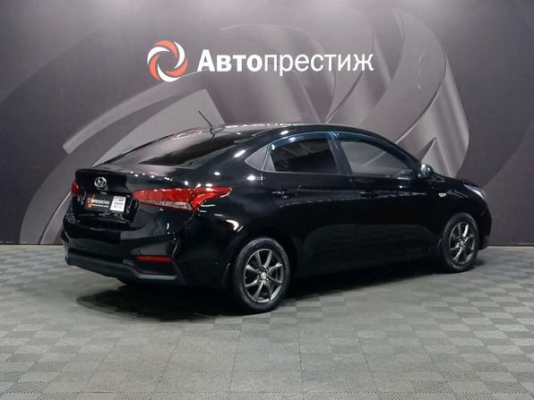 Hyundai Solaris II с пробегом 2017 года, цена 910 000 рублей, 199300 км, седан, Автокод Объявления