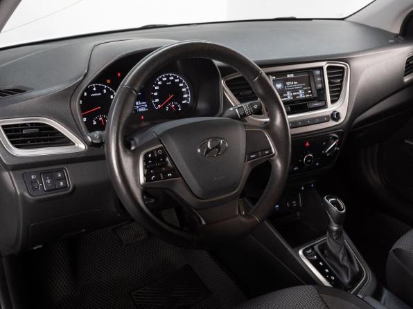 Hyundai Solaris II Рестайлинг с пробегом 2021 года, цена 1 360 000 рублей, 118900 км, седан, Автокод Объявления