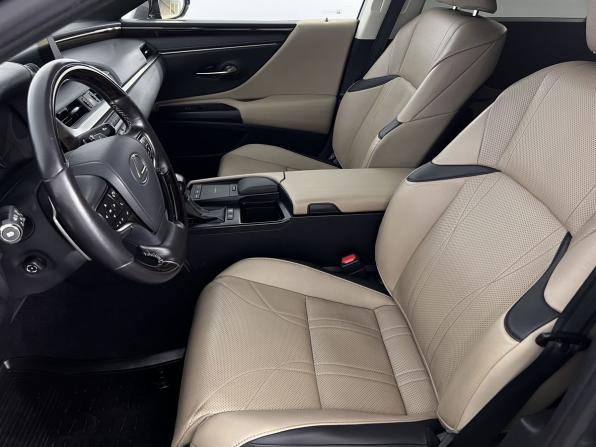 Lexus ES VII с пробегом 2018 года, цена 3 850 000 рублей, 96181 км, седан, Автокод Объявления