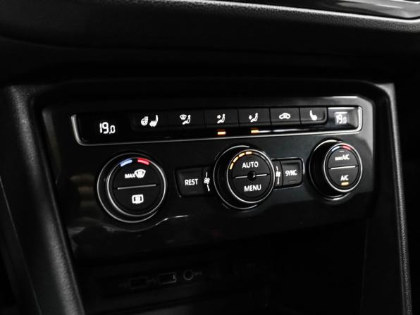 Volkswagen Tiguan II с пробегом 2018 года, цена 2 489 000 рублей, 137420 км, внедорожник, Автокод Объявления