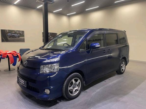 Toyota Voxy II (R70) с пробегом 2009 года, цена 1 050 000 рублей, 292029 км, минивэн, Автокод Объявления
