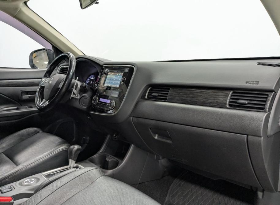 Mitsubishi Outlander III Рестайлинг 2 Санкт-Петербург  - изображение 11