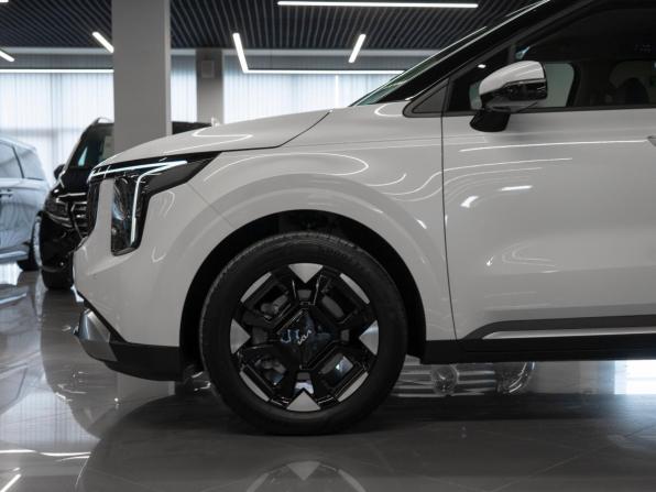 Kia Carnival IV Рестайлинг с пробегом 2025 года, цена 5 600 000 рублей, 12428 км, минивэн, Автокод Объявления