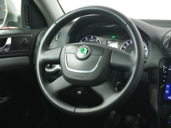 Skoda Octavia II (A5) Рестайлинг с пробегом 2013 года, цена 885 000 рублей, 188551 км, лифтбек, Автокод Объявления