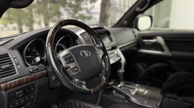 Toyota Land Cruiser 200 Series Рестайлинг 1 с пробегом 2013 года, цена 4 200 000 рублей, 256785 км, внедорожник, Автокод Объявления