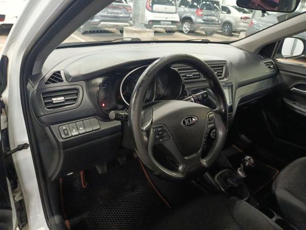 Kia Rio III Рестайлинг с пробегом 2017 года, цена 820 000 рублей, 210100 км, седан, Автокод Объявления