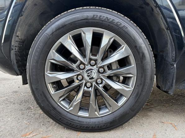 Toyota Land Cruiser 300 Series с пробегом 2022 года, цена 11 400 000 рублей, 51000 км, внедорожник, Автокод Объявления