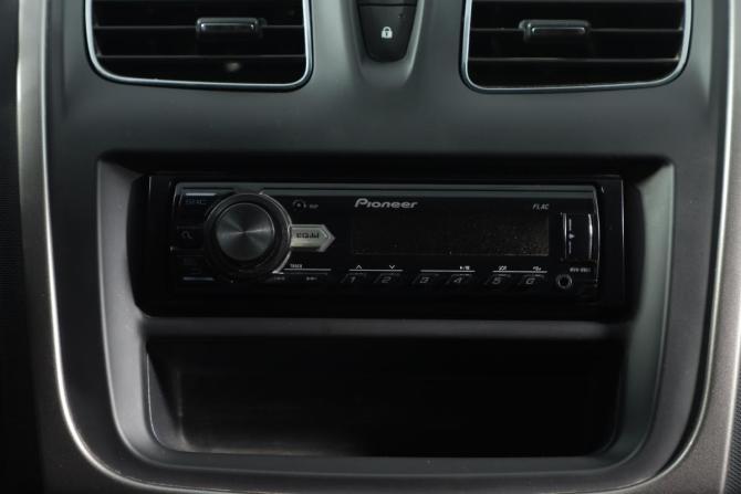 Renault Sandero II Рестайлинг с пробегом 2019 года, цена 1 049 000 рублей, 45000 км, хэтчбек, Автокод Объявления