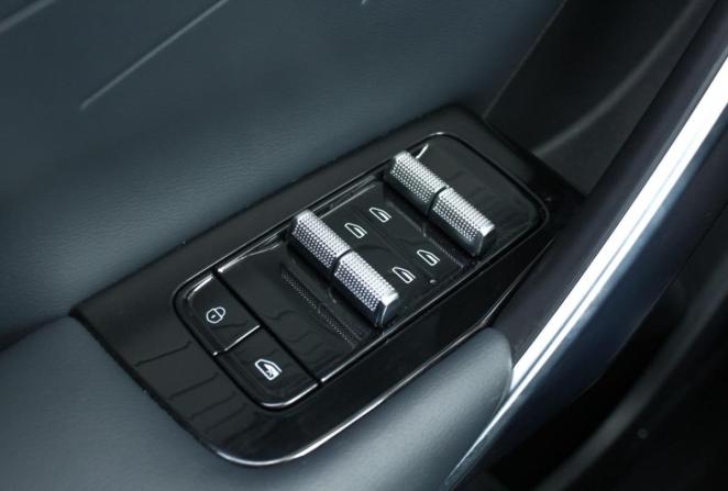 Geely Atlas II с пробегом 2024 года, цена 3 080 000 рублей, 6394 км, внедорожник, Автокод Объявления