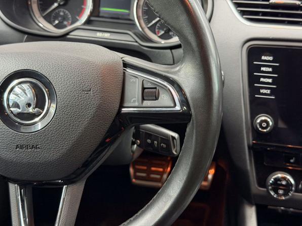 Skoda Octavia III (A7) Рестайлинг с пробегом 2017 года, цена 2 149 900 рублей, 177000 км, лифтбек, Автокод Объявления