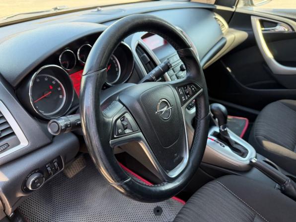 Opel Astra J с пробегом 2011 года, цена 599 900 рублей, 205620 км, хэтчбек, Автокод Объявления