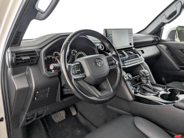 Toyota Land Cruiser 300 Series с пробегом 2023 года, цена 9 300 000 рублей, 63304 км, внедорожник, Автокод Объявления