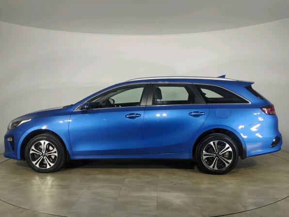 Kia Ceed III с пробегом 2021 года, цена 2 200 000 рублей, 58840 км, универсал, Автокод Объявления