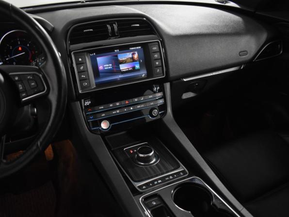 Jaguar F-Pace I с пробегом 2017 года, цена 2 125 000 рублей, 117753 км, внедорожник, Автокод Объявления