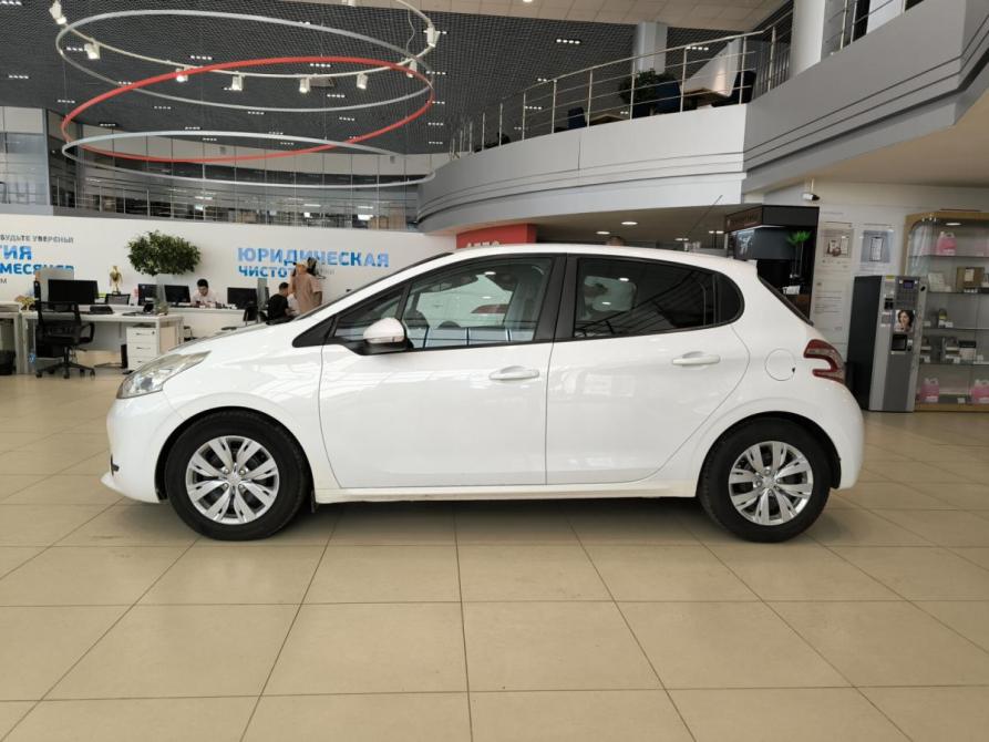 Peugeot 208 I Казань  - изображение 10