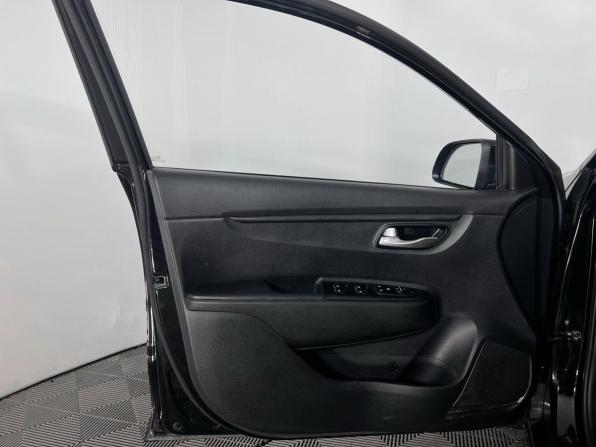 Kia Rio IV Рестайлинг с пробегом 2021 года, цена 1 599 000 рублей, 83000 км, седан, Автокод Объявления