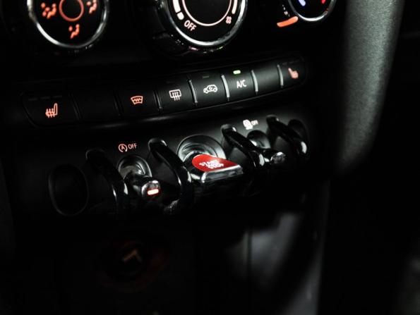 Mini Hatch III (F55/F56) с пробегом 2014 года, цена 1 299 700 рублей, 126484 км, хэтчбек, Автокод Объявления