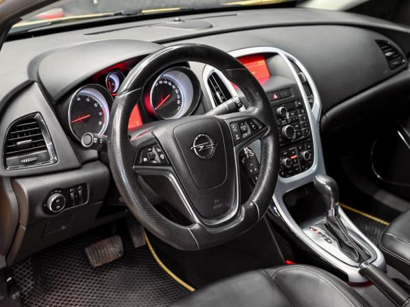 Opel Astra J Рестайлинг с пробегом 2013 года, цена 820 000 рублей, 139862 км, хэтчбек, Автокод Объявления