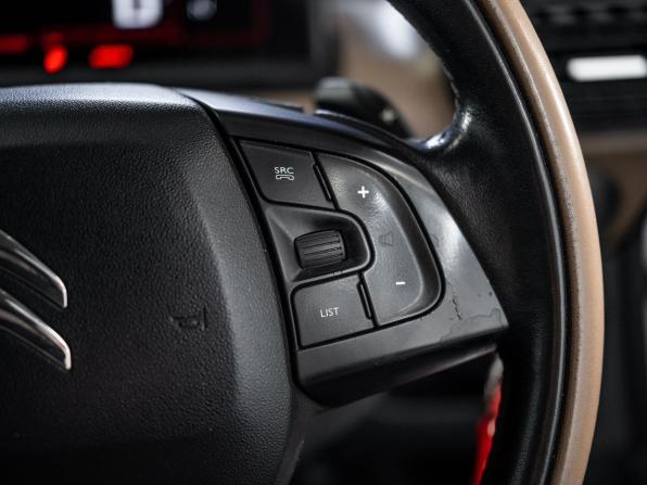 Citroen C4 Cactus I с пробегом 2016 года, цена 1 050 000 рублей, 140280 км, внедорожник, Автокод Объявления