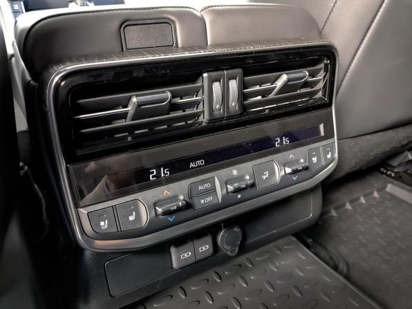 Toyota Land Cruiser 300 Series с пробегом 2023 года, цена 11 450 000 рублей, 33816 км, внедорожник, Автокод Объявления