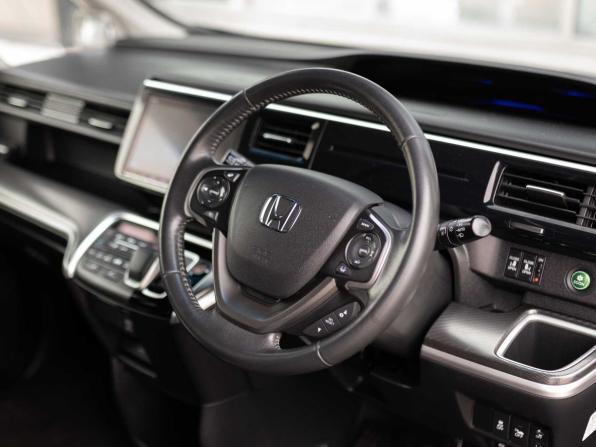 Honda Stepwgn V Рестайлинг с пробегом 2019 года, цена 2 600 000 рублей, 84653 км, минивэн, Автокод Объявления