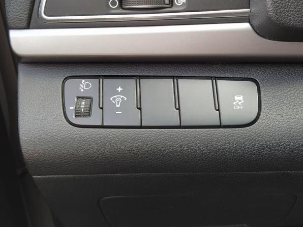 Hyundai Elantra VI (AD) с пробегом 2017 года, цена 1 194 000 рублей, 217000 км, седан, Автокод Объявления