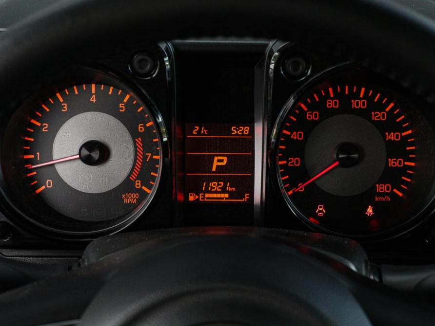Suzuki Jimny IV Москва  - изображение 13