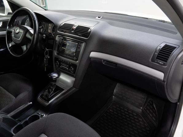 Skoda Octavia II (A5) Рестайлинг с пробегом 2013 года, цена 889 000 рублей, 254889 км, лифтбек, Автокод Объявления