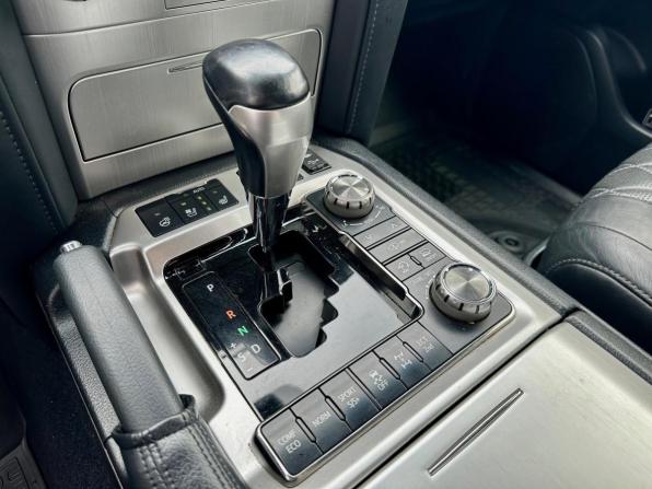 Toyota Land Cruiser 200 Series Рестайлинг 2 с пробегом 2017 года, цена 6 999 999 рублей, 209757 км, внедорожник, Автокод Объявления