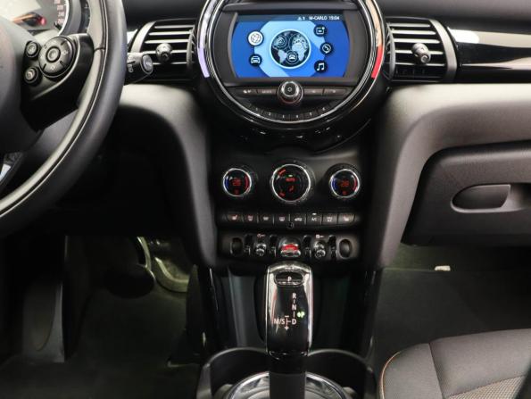 Mini Hatch III (F55/F56) Рестайлинг с пробегом 2020 года, цена 2 250 000 рублей, 53000 км, хэтчбек, Автокод Объявления
