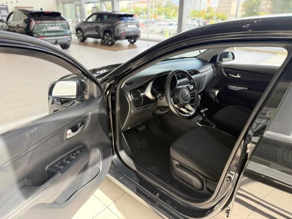 Kia Rio IV Рестайлинг с пробегом 2021 года, цена 1 545 000 рублей, 127927 км, седан, Автокод Объявления