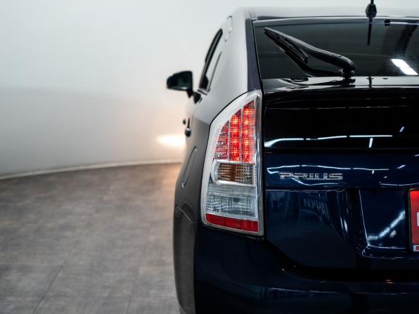 Toyota Prius III (XW30) с пробегом 2010 года, цена 895 000 рублей, 188263 км, лифтбек, Автокод Объявления