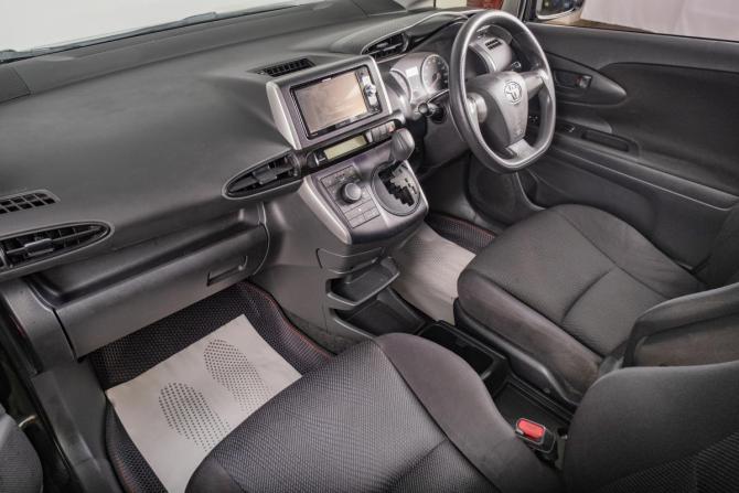 Toyota Wish II Рестайлинг с пробегом 2015 года, цена 1 729 000 рублей, 150000 км, минивэн, Автокод Объявления