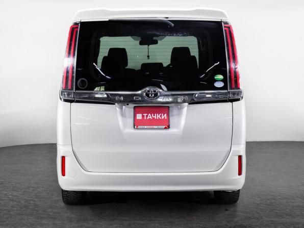 Toyota Noah III (R80) Рестайлинг с пробегом 2017 года, цена 2 100 000 рублей, 173955 км, минивэн, Автокод Объявления