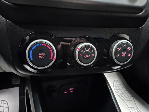 Kia Rio III Рестайлинг с пробегом 2015 года, цена 1 157 000 рублей, 108929 км, хэтчбек, Автокод Объявления