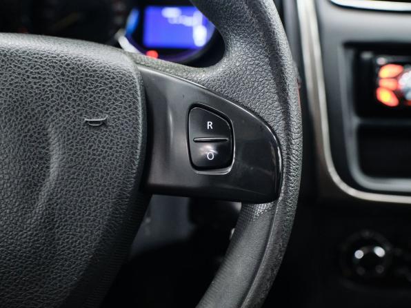Renault Sandero II с пробегом 2015 года, цена 974 000 рублей, 68292 км, хэтчбек, Автокод Объявления