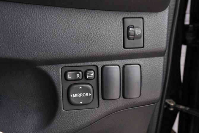 Toyota bB II Рестайлинг с пробегом 2013 года, цена 989 000 рублей, 167395 км, компактвэн, Автокод Объявления