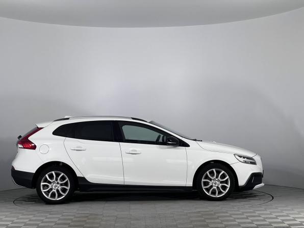 Volvo V40 Cross Country I Рестайлинг с пробегом 2016 года, цена 1 500 000 рублей, 212582 км, хэтчбек, Автокод Объявления
