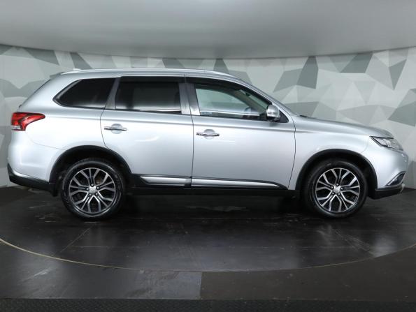 Mitsubishi Outlander III Рестайлинг 2 с пробегом 2018 года, цена 1 769 000 рублей, 185641 км, внедорожник, Автокод Объявления